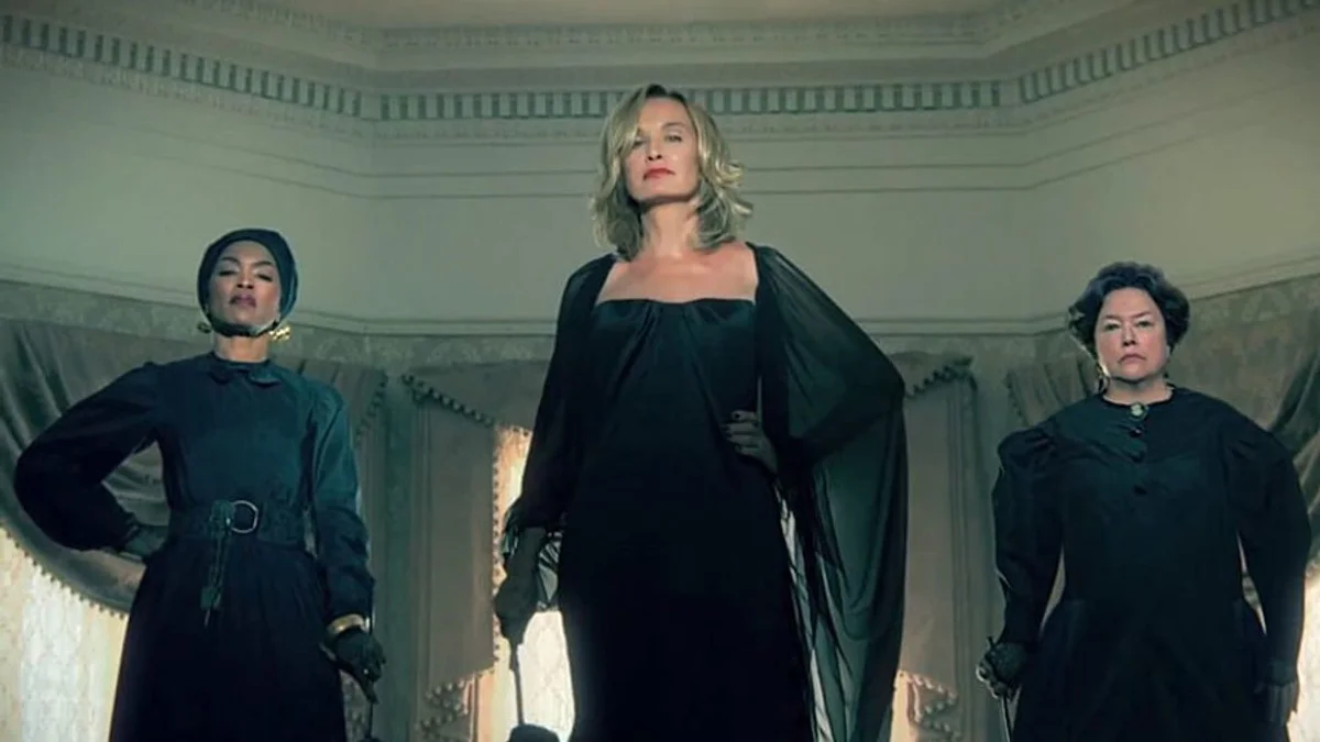 American Horror Story aura une saison 14 : FX refuse de refermer le cercueil de sa série culte