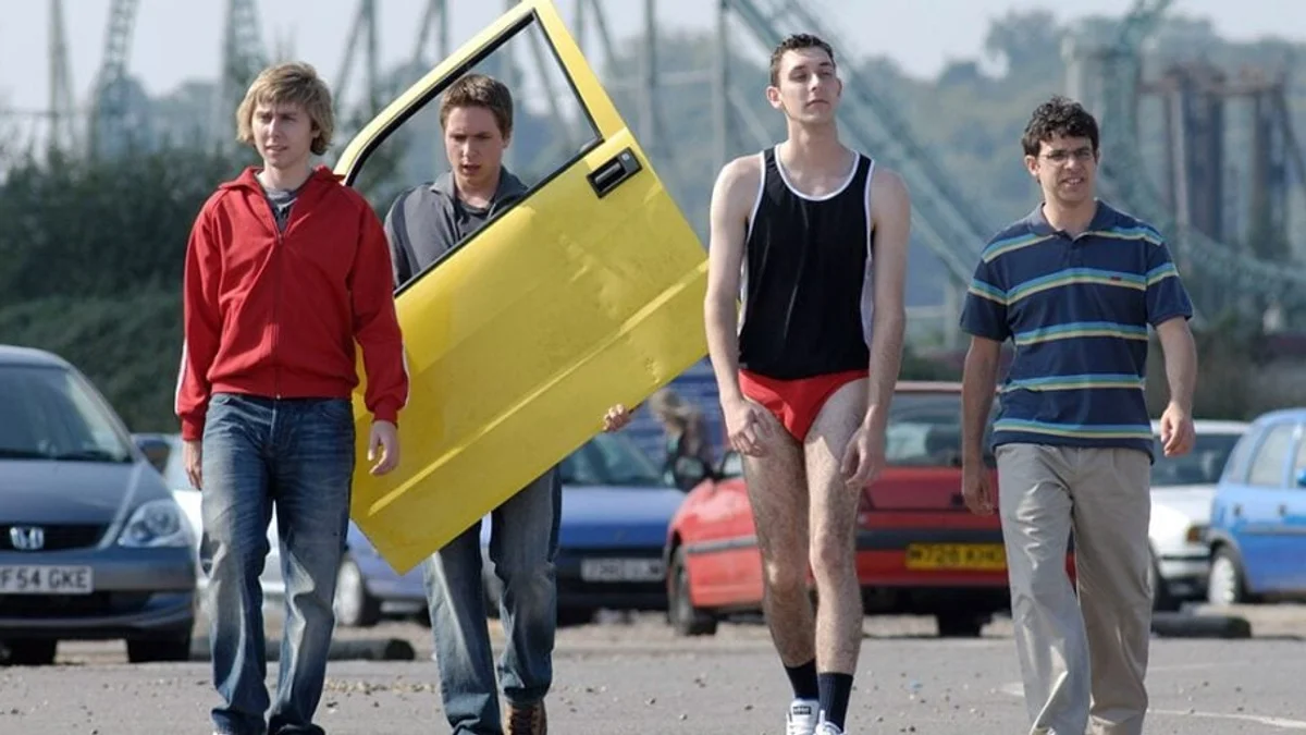 The Inbetweeners 3 est vraiment en tournage : seize ans plus tard, les quatre catastrophes sont de retour